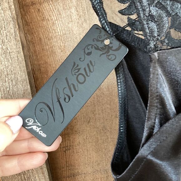 Elegant Black Maxi Dress - Picture 8 of 16